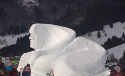 Leichtes M�dchen. Skulptur vom 3. Festival von Ralf Rosa und Peter Fechtig.